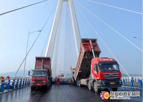 工地报告 | 重庆白居寺长江大桥铺装 福马组合振荡技术保驾护航