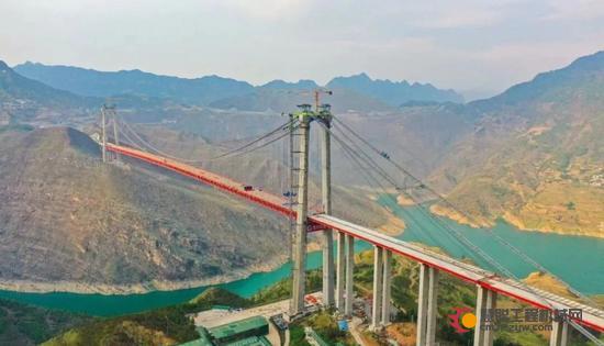 世界第12高桥——牂牁江大桥成功合龙，柳工欧维姆参建！