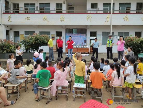 【身边的奋斗者】修渠通路助力乡村振兴，石碧塘的千亩淮山正丰收