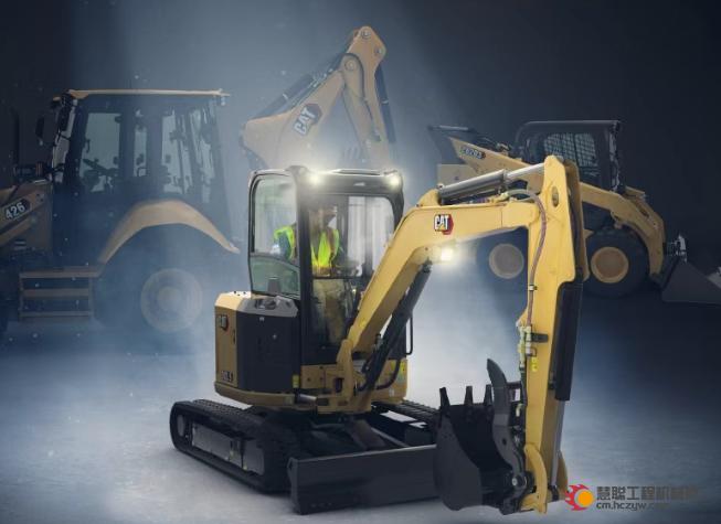 Cat® (卡特) 迷你挖闪耀登场！