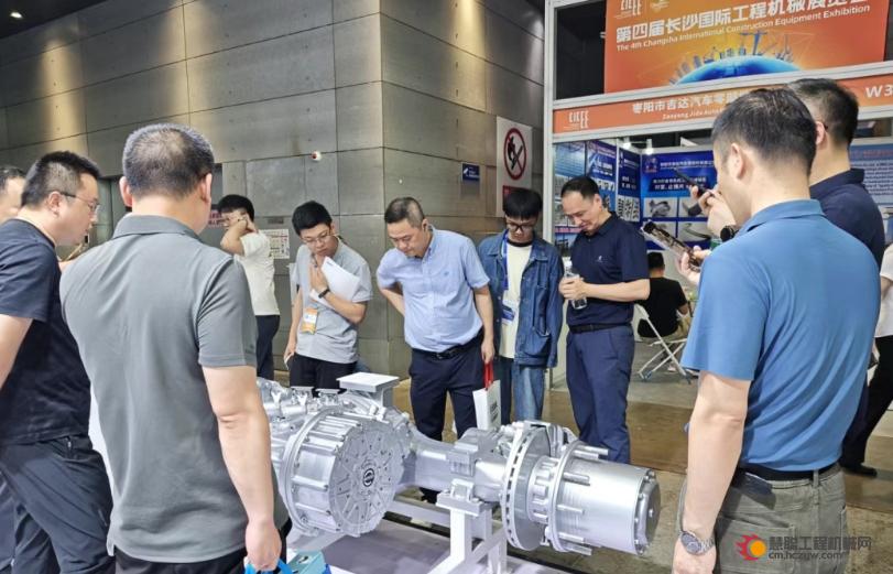 以硬核科技驱动产业变革,盘毂工程机械天团长沙亮剑