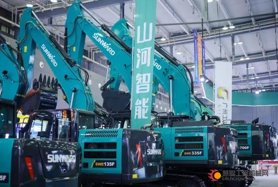 2025 CICEE | 打造极致精品化，山河智能挖掘机“圈粉”长沙展