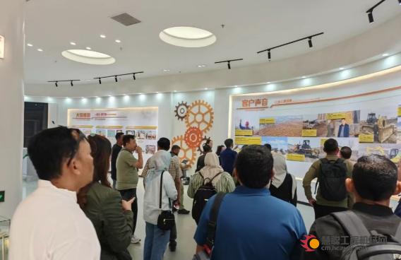 印尼大客户团探访山推，共启东南亚市场新征程