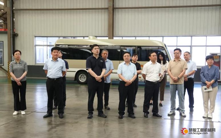 潍坊市政协领导一行到英轩重工参观调研