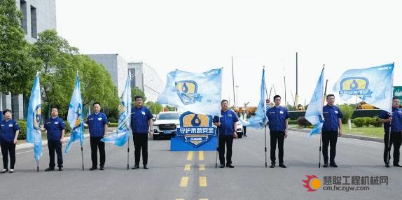 全球联动·八年同行——徐工守护吊装安全，让用户更安心