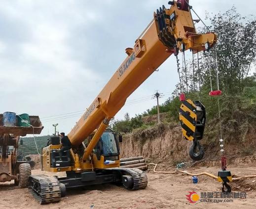 中原厂房建设遇难题？“吊装特种兵”徐工XGTC305出手即破局！