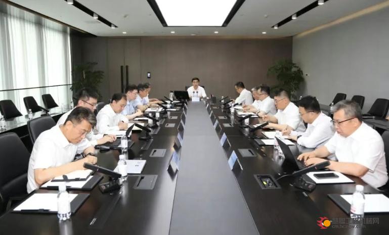 山东重工集团党委理论学习中心组开展专题学习研讨